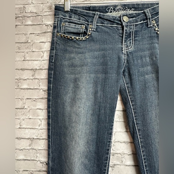 Rue 21 Premium Women's Size 3/4 Denim Jeans Studded Button Pockets Embroidered - Picture 3 of 10